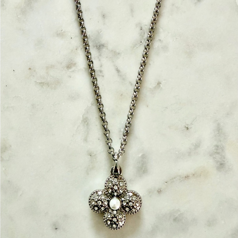 Elegant Silver tone clover and pearl Pendant Necklace